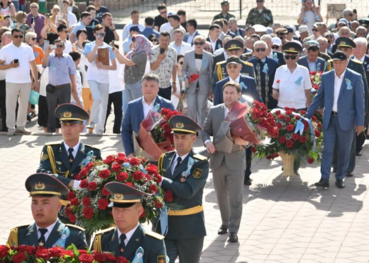 ШЫМКЕНТТЕ ЖЕҢІС КҮНІНЕ ОРАЙ ГҮЛ ШОҒЫН ҚОЮ РӘСІМІ ӨТТІ