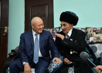 ӨМІРЗАҚ ШӨКЕЕВ СОҒЫС АРДАГЕРЛЕРІНЕ ҚҰРМЕТ КӨРСЕТТІ