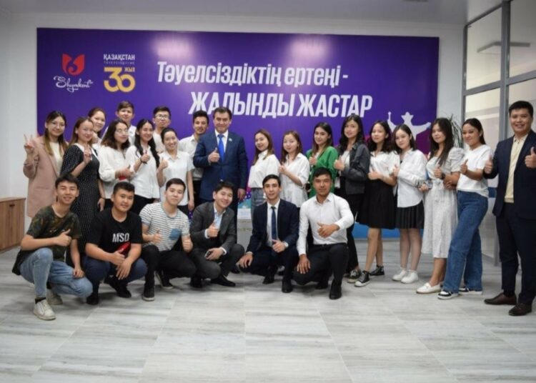 ҚР ПАРЛАМЕНТІ СЕНАТЫНЫҢ ДЕПУТАТЫ БЕЛСЕНДІ ЖАСТАРМЕН КЕЗДЕСТІ