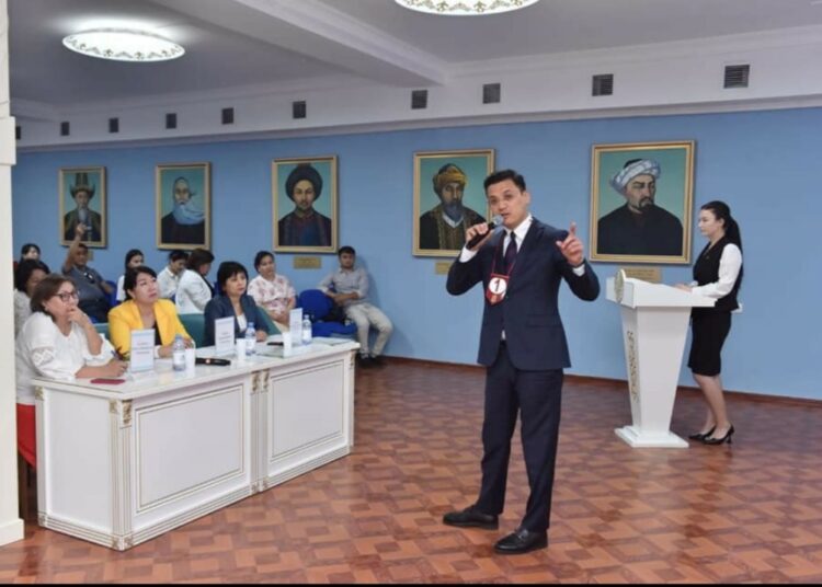 МАМАНДАР ҮШ ТІЛДЕ САЙЫСҚА ТҮСТІ