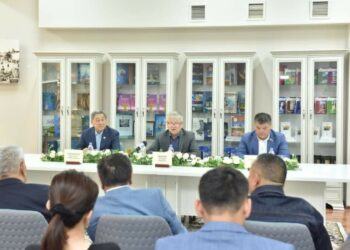 ШЫМКЕНТТЕ РЕФЕРЕНДУМДЫ ҚОЛДАУ ЖӨНІНДЕГІ РЕСПУБЛИКАЛЫҚ ШТАБТЫҢ ТӨРАҒАСЫМЕН КЕЗДЕСУ ӨТТІ