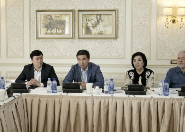 МӘДЕНИЕТ ЖӘНЕ ӨНЕР ҚЫЗМЕТКЕРЛЕРІНЕ ҚҰРМЕТ КӨРСЕТІЛДІ