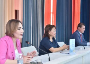 СЕНАТОРЛАР ОҚУ ОРНЫНЫҢ ҰЖЫМЫМЕН КЕЗДЕСТІ