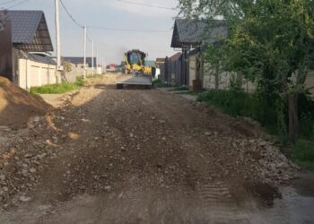 Қаратау ауданы Шымкент қаласының аудан аумақтарында қиыршық тас төсеу жұмыстары жүргізілуде