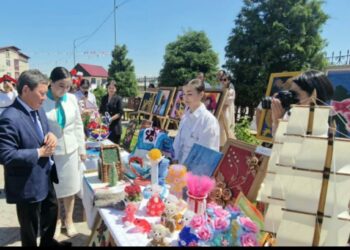 ҚАЛА ӘКІМІНІҢ ОРЫНБАСАРЫ ЕРЕКШЕ БАЛАЛАРДЫ МЕРЕКЕМЕН ҚҰТТЫҚТАДЫ