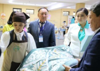 ШЫМКЕНТТЕ КӨПБАЛАЛЫ АНАЛАР ТІГІН ТІГУДІ ТЕГІН ҮЙРЕНУДЕ