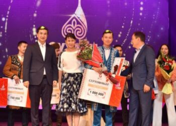 ДӘСТҮРЛІ ӨНЕР БАЙҚАУЫНЫҢ ЖЕҢІМПАЗДАРЫ МАРАПАТТАЛДЫ