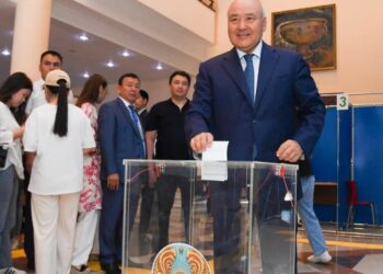 ТҮРКІСТАН ӨҢІРІНІҢ ТҰРҒЫНДАРЫ РЕФЕРЕНДУМҒА БЕЛСЕНДІ ҚАТЫСЫП ЖАТЫР