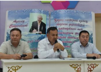 ҚАРАТАУ АУДАНЫНЫҢ ӘКІМІ ТҰРҒЫНДАРМЕН КЕЗДЕСТІ