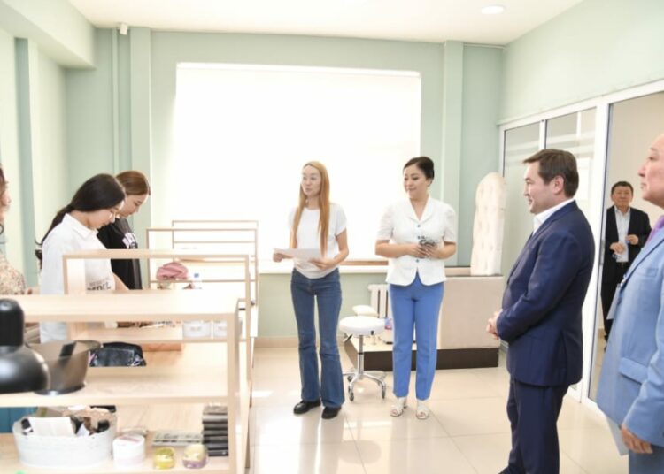 БЕЛСЕНДІ ӨМІР СҮРУ ОРТАЛЫҒЫНДА ЖАЛҒЫЗІЛІКТІ ҚАРИЯЛАР КҮНІ БОЙЫ ҚЫЗМЕТ АЛАДЫ