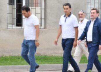 САЙРАМ ТҰРҒЫН АЛАБЫНДАҒЫ КӨНЕ МЕКТЕП КҮРДЕЛІ ЖӨНДЕЛУДЕ