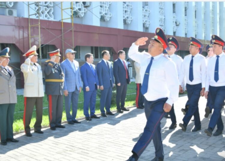 М.ӘЙТЕНОВ ПОЛИЦЕЙЛЕРДІ 30 ЖЫЛДЫҚ МЕРЕЙТОЙМЕН ҚҰТТЫҚТАДЫ