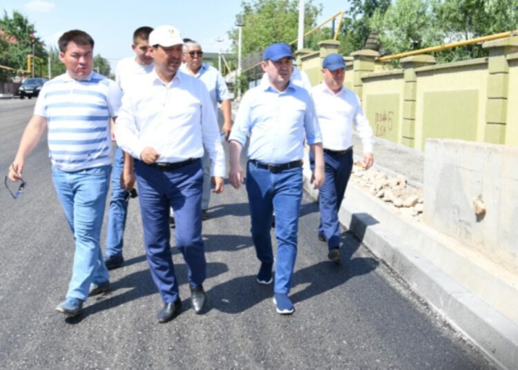 ҚАЛА ӘКІМІ АДЫРБЕКОВ КӨШЕСІНІҢ ҚҰРЫЛЫСЫМЕН ТАНЫСТЫ
