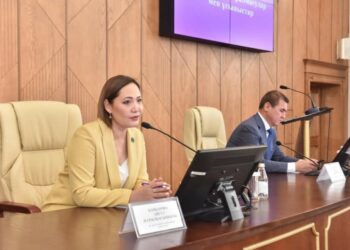 КЕЗДЕСУДЕ БІЛІМ САЛАСЫНДАҒЫ ЗАҢНАМАЛЫҚ ӨЗГЕРІСТЕР ТАЛҚЫЛАНДЫ