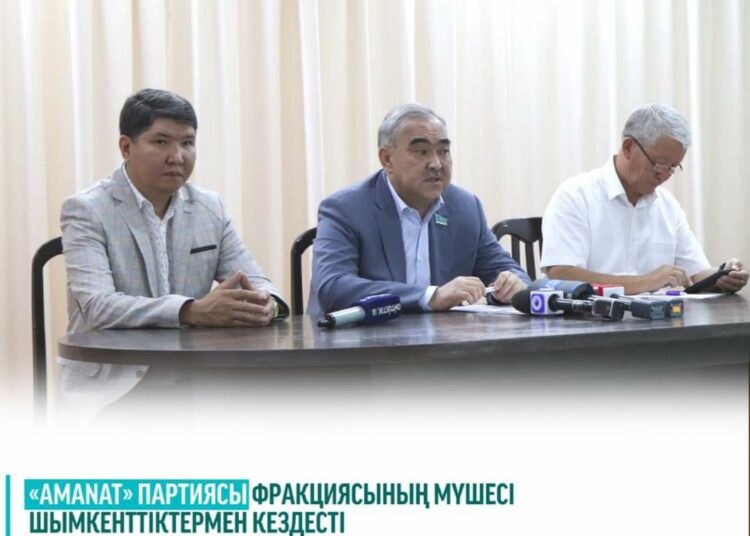 «AMANAT» партиясы фракциясының мүшесі шымкенттіктермен кездесті