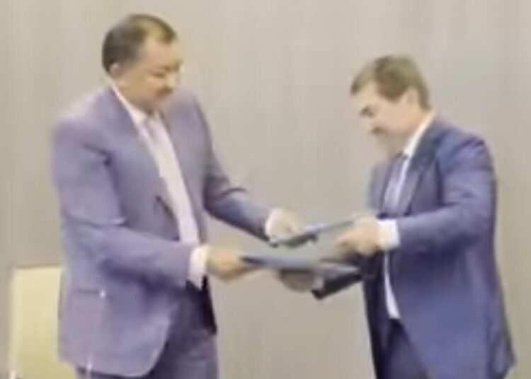 МҰРАТ ӘЙТЕНОВ МАҢҒЫСТАУ ОБЛЫСЫНЫҢ ӘКІМІМЕН КЕЗДЕСТІ