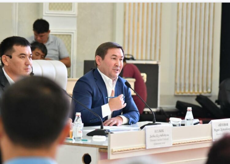 М.ӘЙТЕНОВ ЕҢБЕКШІ АУДАНЫ ТҰРҒЫНДАРЫМЕН ЕСЕПТІ КЕЗДЕСУ ӨТКІЗДІ