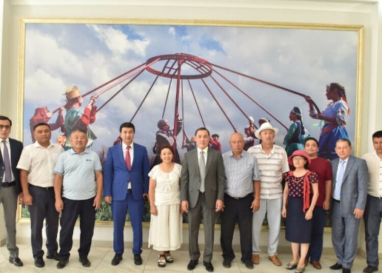 М.ӘЗІЛХАНОВ ЭТНОМӘДЕНИ БІРЛЕСТІК ТӨРАҒАЛАРЫ, БАҚ ӨКІЛДЕРІМЕН КЕЗДЕСТІ