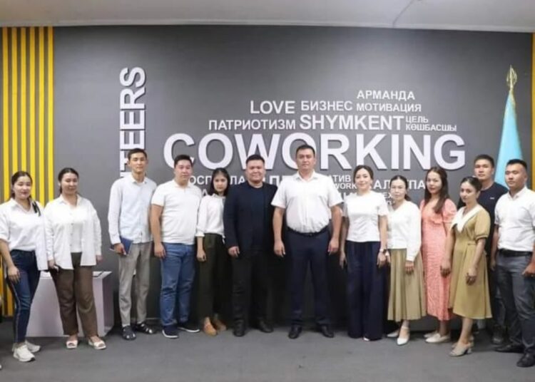 МӘЖІЛІСМЕН ЖАСТАРМЕН ЖҮЗДЕСТІ