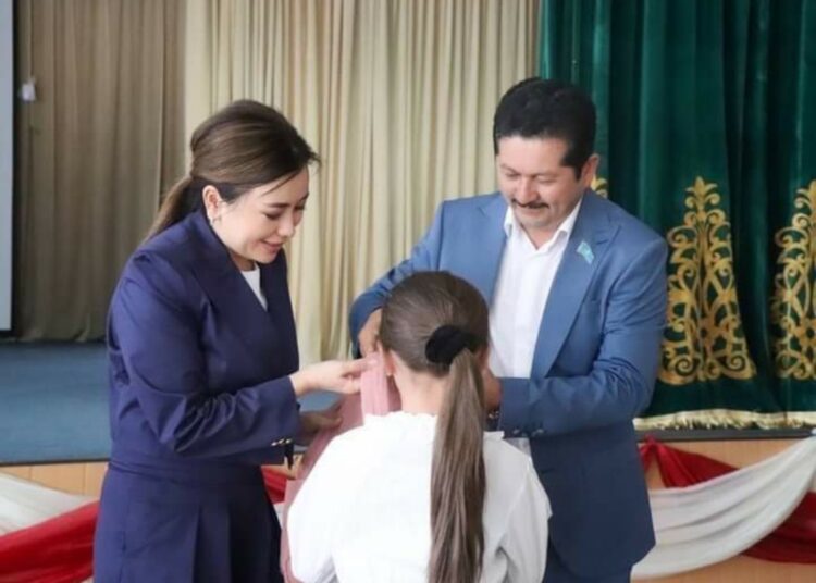 «БАЛАНЫ МЕКТЕПКЕ ДАЯРЛАЙЫҚ!» АКЦИЯСЫ ЖАЛҒАСУДА