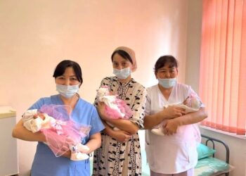 ҮШЕМ ДҮНИЕГЕ КЕЛДІ