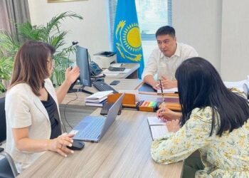 МҮМКІНДІГІ ШЕКТЕУЛІ АЗАМАТ БІР КҮНГЕ БАСҚАРМА БАСШЫСЫНЫҢ ОРНЫНА ЖҰМЫС ІСТЕП КӨРДІ