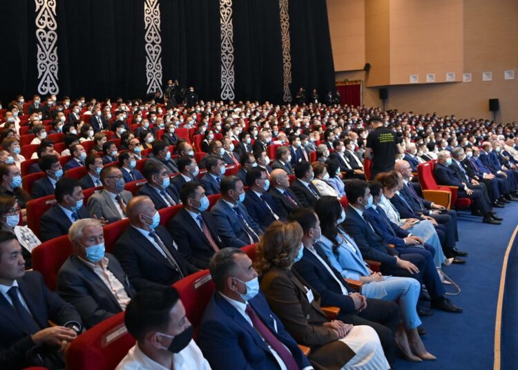 Жастарға үлгі етуіміз керек