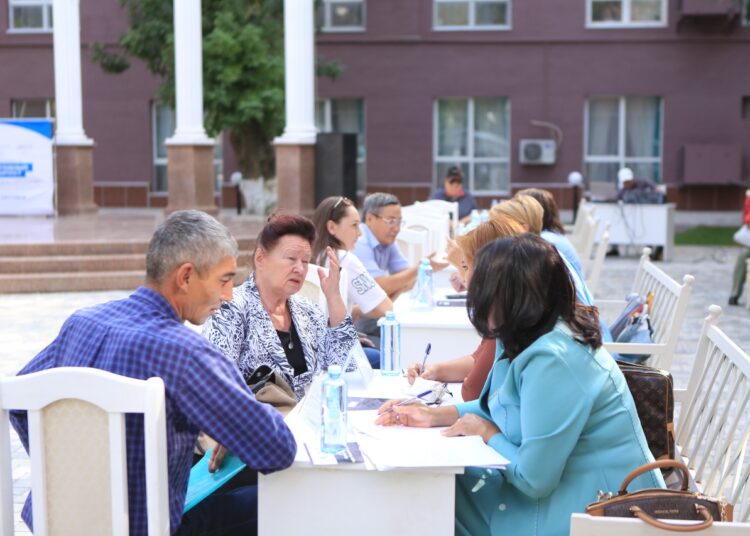 ШЫМКЕНТТЕ ЗАҢГЕРЛЕР ХАЛЫҚҚА ТЕГІН КЕҢЕС БЕРДІ