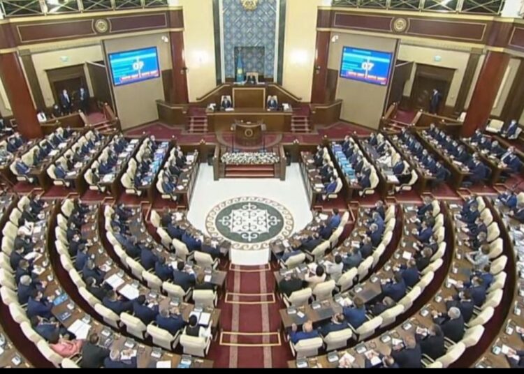 ПРЕЗИДЕНТТІҢ ҚАТЫСУЫМЕН ҚР ПАРЛАМЕНТІ ПАЛАТАЛАРЫНЫҢ БІРЛЕСКЕН ОТЫРЫСЫ БАСТАЛДЫ