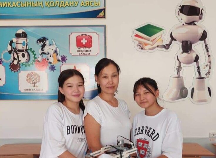 КЕЛЕСТІК ОҚУШЫЛАР ҚОҚЫС ЖИНАЙТЫН РОБОТ ҚҰРАСТЫРДЫ