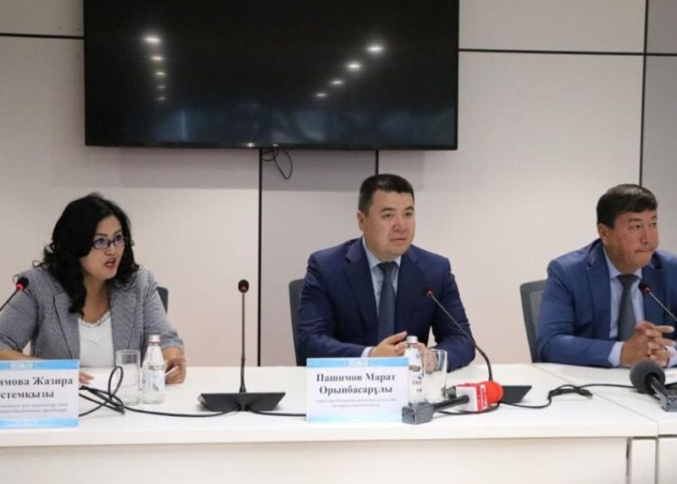 ТҮРКІСТАН: ЕЛ ЧЕМПИОНЫ АТАНҒАН МЕДИЦИНА ҚЫЗМЕТКЕРЛЕРІНЕ ҚҰРМЕТ КӨРСЕТІЛДІ