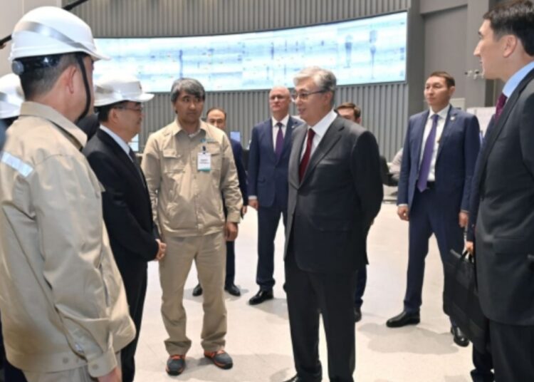 Президент Шымкент мұнай өңдеу зауытының өндірістік қуатымен танысты