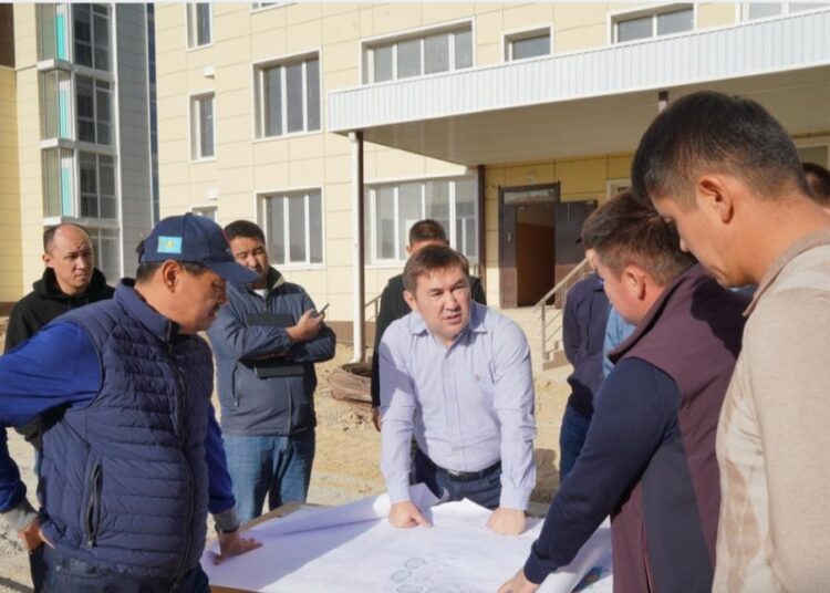 ҚАЛА ӘКІМІ ӘКІМШІЛІК ІСКЕРЛІК ОРТАЛЫҚТАҒЫ ТҰРҒЫН ҮЙ ЖӘНЕ ИНФРАҚҰРЫЛЫМ ҚҰРЫЛЫСЫ БАРЫСЫН ТЕКСЕРДІ