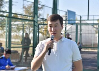 УЧИТЕЛЯ ШКОЛЫ ВСТРЕТИЛИСЬ НА ЗЕЛЕНОЙ ПЛОЩАДКЕ