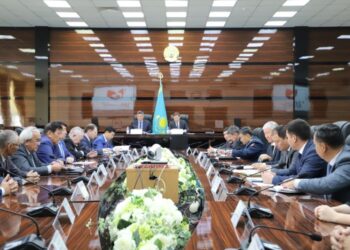 Саян Ахметжанов сыбайлас жемқорлыққа қарсы іс-қимыл жөніндегі ведомствоаралық комиссияның отырысына қатысты