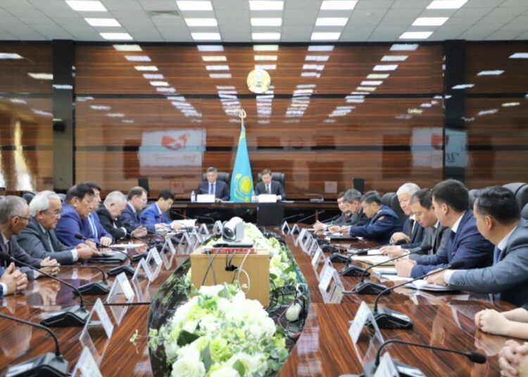 Саян Ахметжанов сыбайлас жемқорлыққа қарсы іс-қимыл жөніндегі ведомствоаралық комиссияның отырысына қатысты