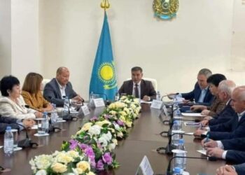 ТҮРКІСТАН: АССАМБЛЕЯ МҮШЕЛЕРІНІҢ ҚАТЫСУЫМЕН РЕСПУБЛИКА КҮНІНЕ ОРАЙ ДӨҢГЕЛЕК ҮСТЕЛ ӨТТІ
