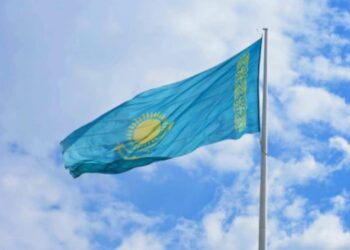 РЕСПУБЛИКА КҮНІНДЕ ТҮРКІСТАНДА КӨК ТУ ЖЕЛБІРЕДІ