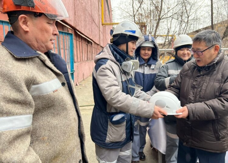 МЕЙРАМ ҚАЖЫКЕН МЕТАЛЛУРГТЕРМЕН КЕЗДЕСТІ