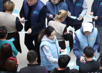 ШЫМКЕНТТІКТЕР САЙЛАУАЛДЫ БАҒДАРЛАМАМЕН ТАНЫСЫП ЖАТЫР