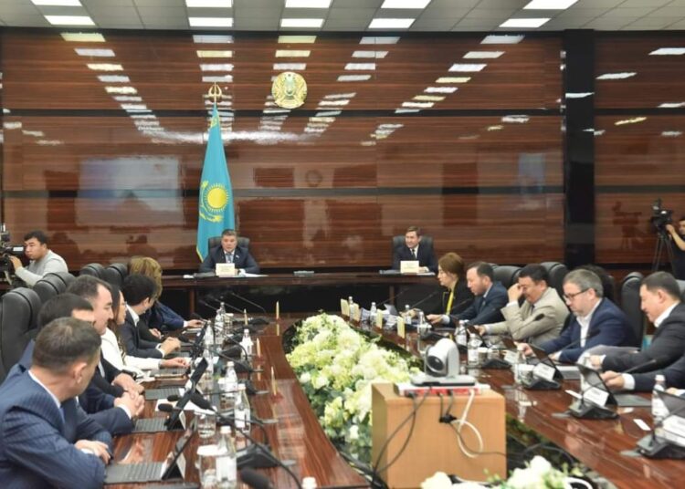 ШЫМКЕНТ ҚАЛАСЫНЫҢ ӘКІМІ МӘСЛИХАТ ДЕПУТАТТАРЫНА ЕСЕП БЕРДІ