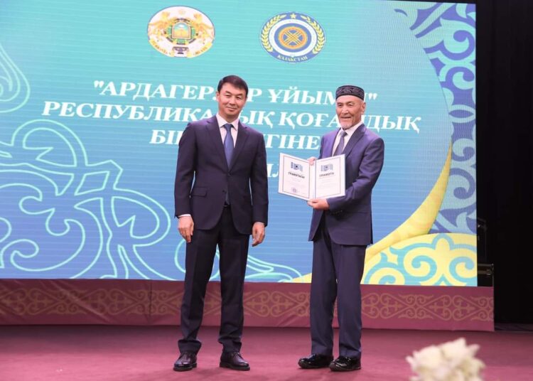 ТҮРКІСТАН: «АРДАГЕРЛЕР ҰЙЫМЫ» ҚОҒАМДЫҚ БІРЛЕСТІГІНІҢ 35 ЖЫЛДЫҒЫНДА АҒА БУЫНҒА ҚҰРМЕТ КӨРСЕТІЛДІ