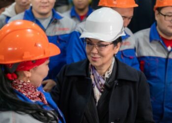 САЛТАНАТ ТҰРСЫНБЕКОВА КЕНТАУ ТРАНСФОРМАТОРЛЫҚ ЗАУЫТЫНЫҢ ҚЫЗМЕТКЕРЛЕРІМЕН КЕЗДЕСТІ