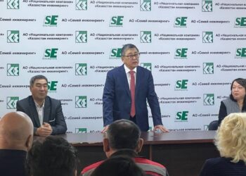 МЕЙРАМ ҚАЖЫКЕН СЕМЕЙДЕГІ ЗАУЫТ ЖҰМЫСШЫЛАРЫМЕН КЕЗДЕСТІ