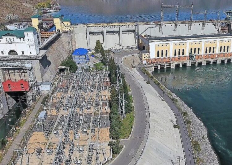 Мейрам Қажыкен Өскемендегі ГЭС-ке барды