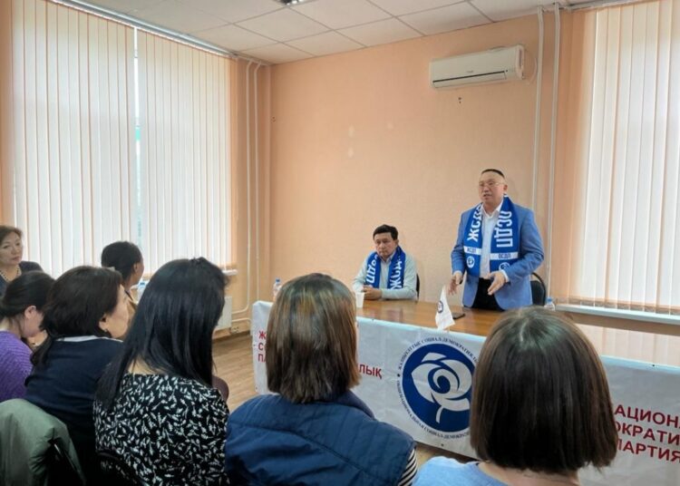 НҰРЛАН ӘУЕСБАЕВ ОРАЛ ҚАЛАСЫНДАҒЫ ОБЛЫСТЫҚ САЙЛАУАЛДЫ ШТАБҚА БАРДЫ