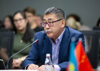 ПРЕЗИДЕНТТІККЕ ҮМІТКЕР МЕЙРАМ ҚАЖЫКЕН САЛАЛЫҚ КӘСІПОДАҚТАРДЫҢ ӨКІЛДЕРІМЕН КЕЗДЕСТІ