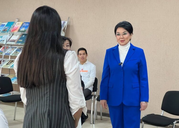 САЛТАНАТ ТҰРСЫНБЕКОВА ЖЕРГІЛІКТІ ХАЛЫҚПЕН КЕЗДЕСУ ӨТКІЗДІ