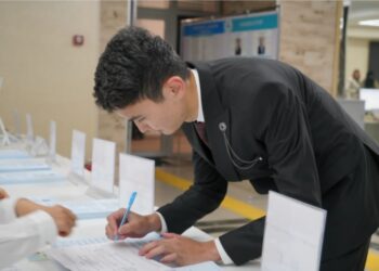 БҮГІН 18 ЖАСҚА ТОЛҒАН ШЫМКЕНТТІК САЙЛАУШЫ ТУҒАН КҮНІН ДАУЫС БЕРУДЕН БАСТАДЫ