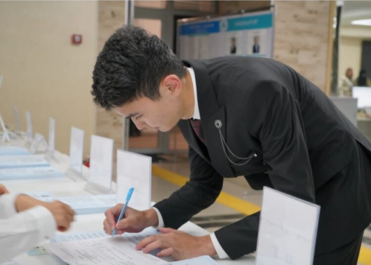 БҮГІН 18 ЖАСҚА ТОЛҒАН ШЫМКЕНТТІК САЙЛАУШЫ ТУҒАН КҮНІН ДАУЫС БЕРУДЕН БАСТАДЫ